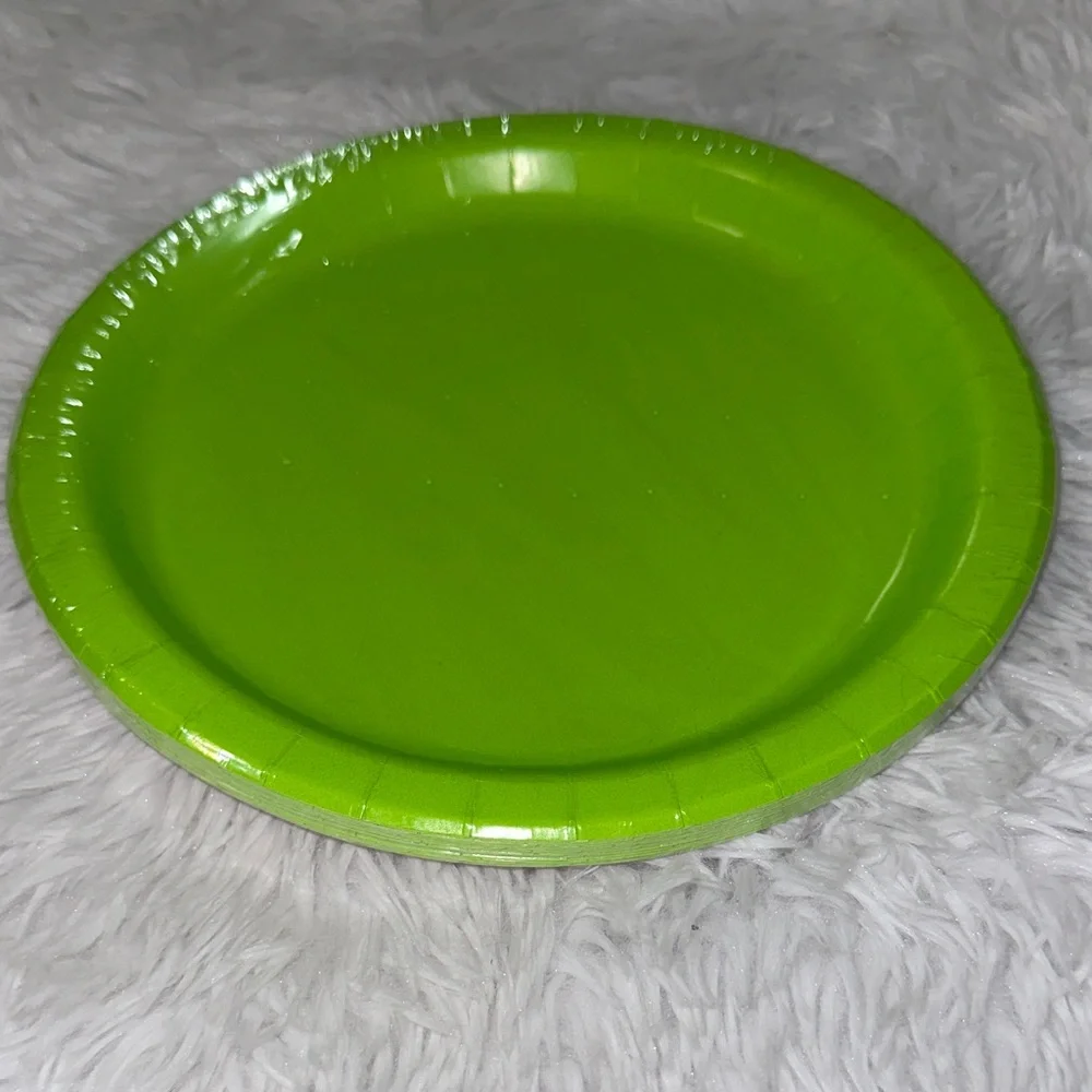 Vibrant Neon Green Large Party Plates 16 Count 8 5/8 inches